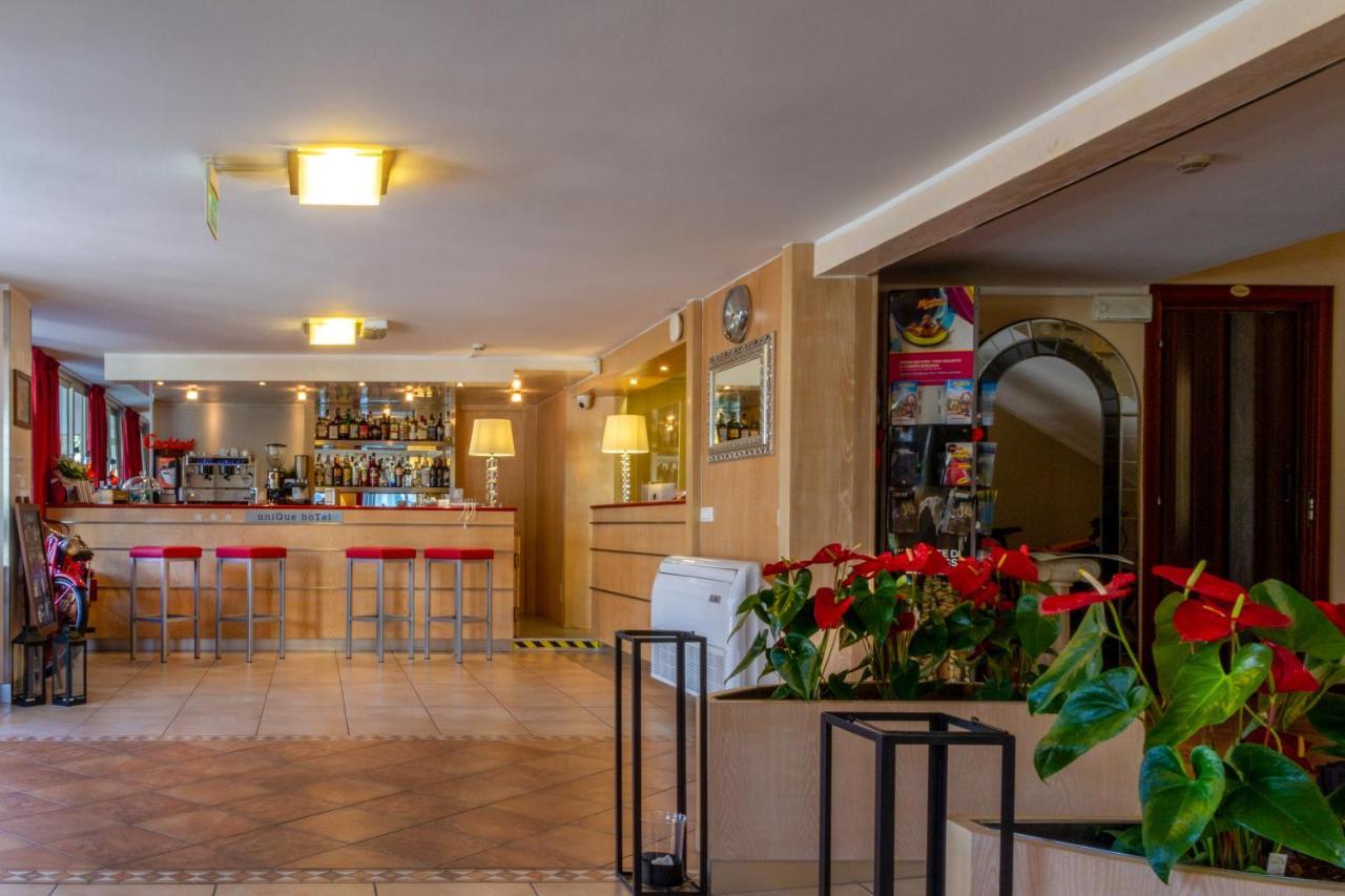 Unique Hotel Чезенатико Экстерьер фото